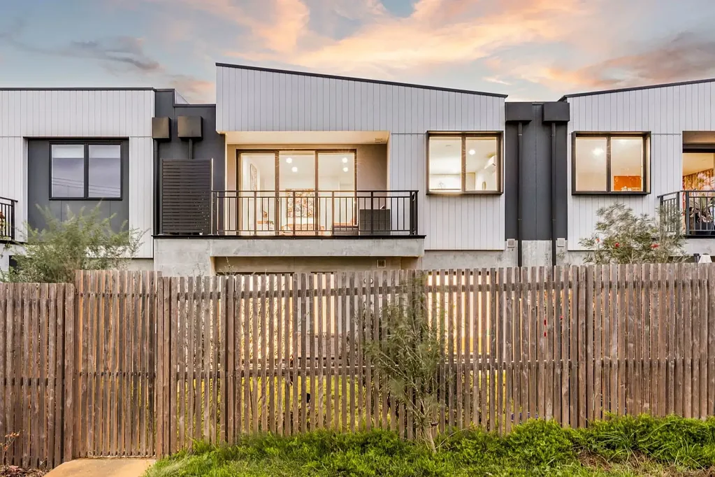 Torquay 4房  Rare 4 bedrooms 7.5 energy star rated home