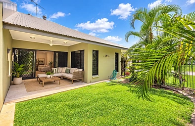 Farrar 3Kwarto THE UNIT THAT DOESN’T FEEL LIKE A UNIT – PRIVATE DOUBLE ENCLOSED GARAGE, COURTYARD