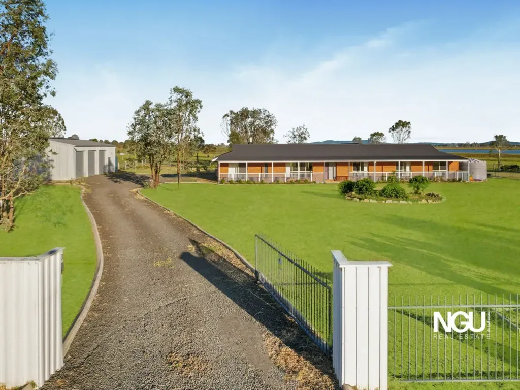 Lockyer Waters 5Habitaciones A MASSIVE EXECUTIVE FAMILY HOME WITH PARKING FOR 15 CARS OR A PLANE IN YOUR DREAM SHED HEAVEN ON A 10.3 ACRE PRIME BLOCK!