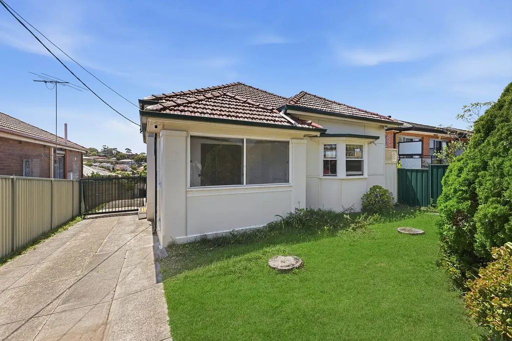 South Hurstville 4Zimmer Zoned R3 - Expansive 1,084sqm Block in Elevated Cul-de-Sac Setting