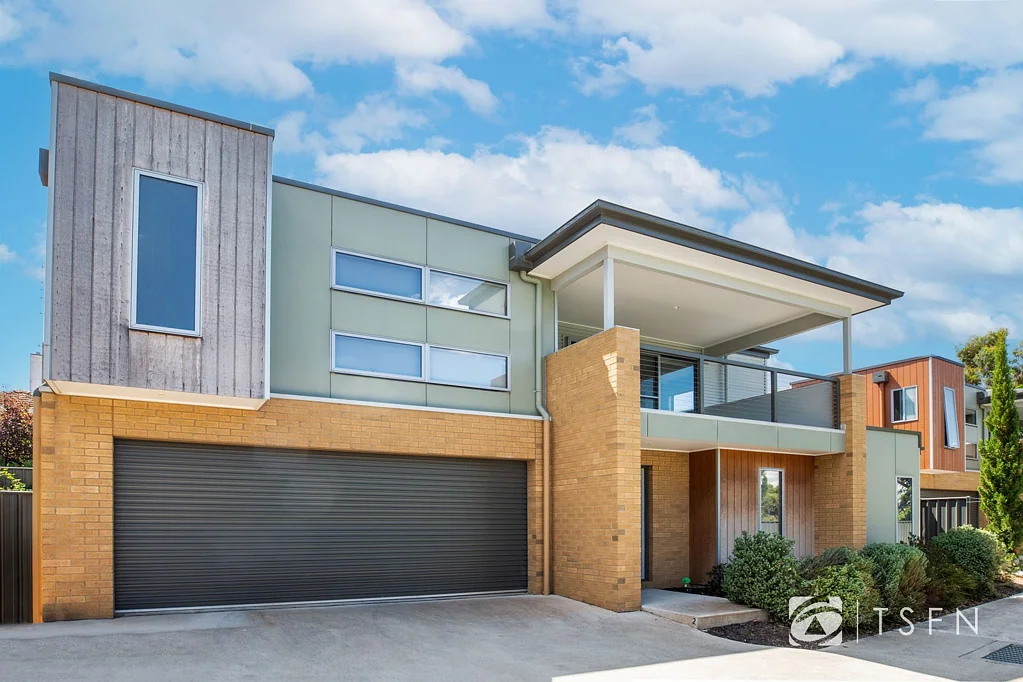 FULLY FURNISHED - AVAILABLE IN APRIL