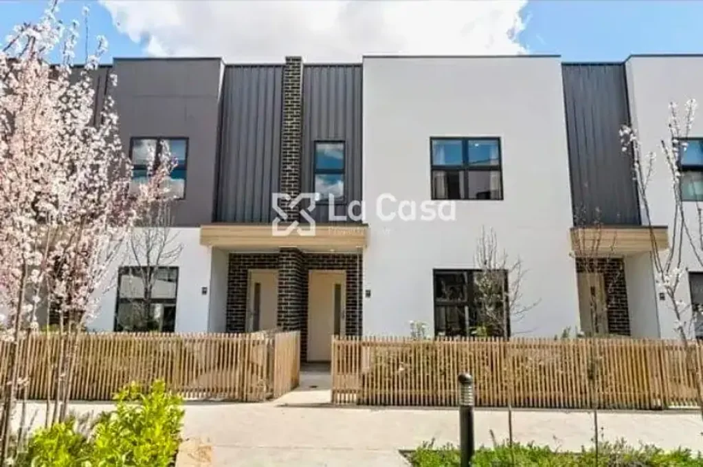 Bruce 3部屋 Stylish Townhouse in Prime Bruce Location – Move In or Invest!