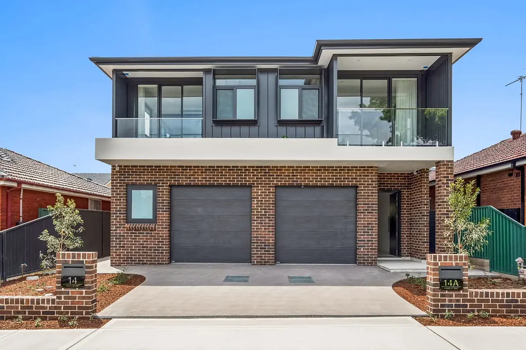 North-Facing Duplex with Stylish Finishes in Eastlakes