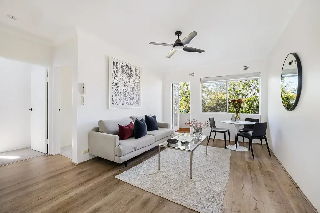 Marrickville 2 Slaapkamer Renovated apartment on tree-lined street
