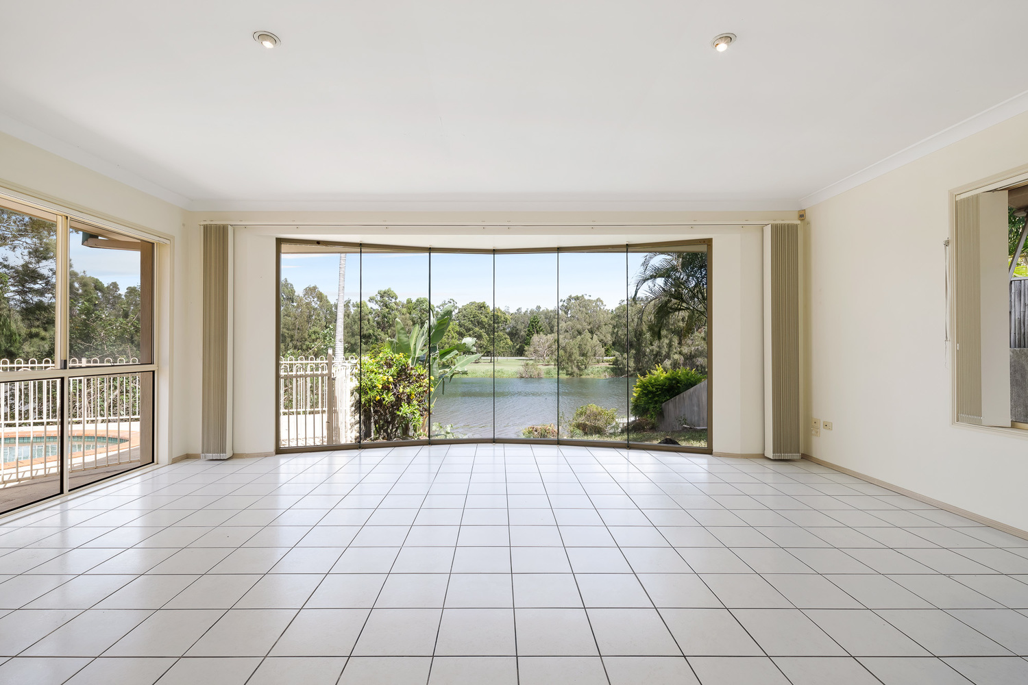 12 SAINT MARTIN PL, CLEAR ISLAND WATERS QLD 4226, 0 chambres, 0 salles de bain, House