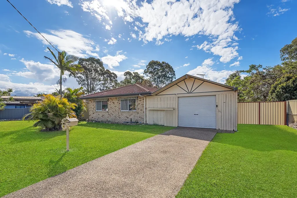 Deception Bay 3房  一个初级低层砖砌机会，潜力巨大！ An entry level low-set brick opportunity with huge potential!