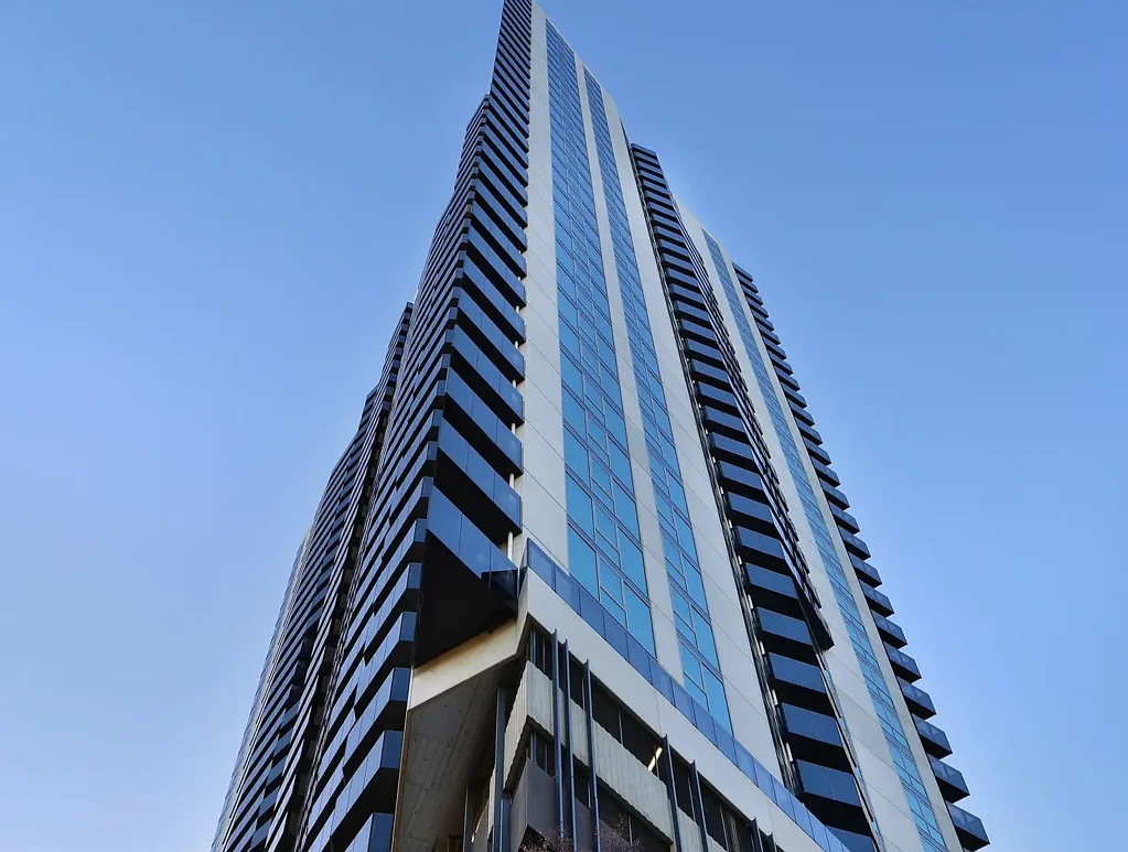 FULLY FURNISHED - LUXURY 2-BEDROOM APARTMENT IN THE HEART OF SOUTHBANK