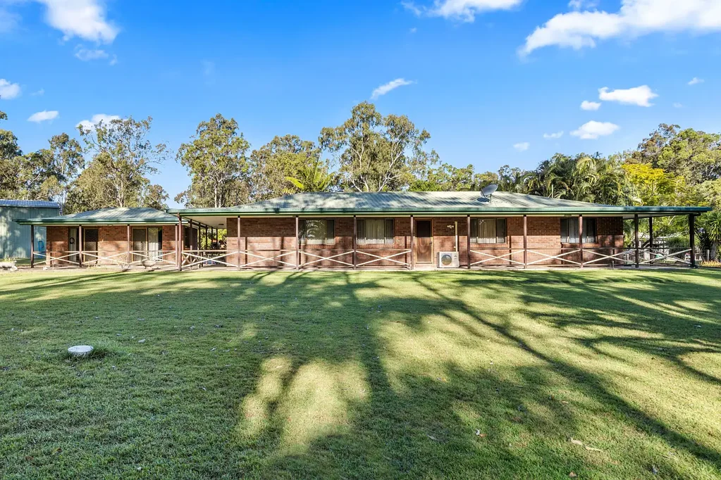 Tinana South 7 Bedroom Dual Living Acreage Oasis with Income Potential – 7 Beds, 3 Baths, 6 Car – 1.97 Acres