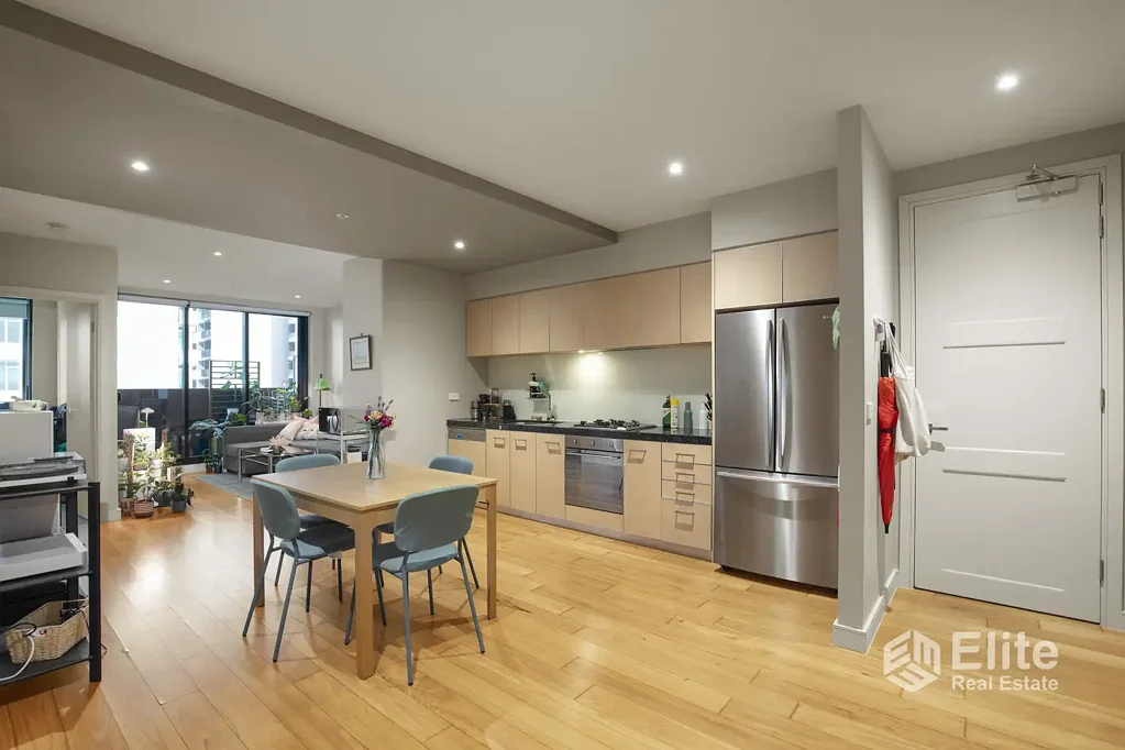 Melbourne 2房 黄金地段的现代生活 Contemporary Living in a Prime Location