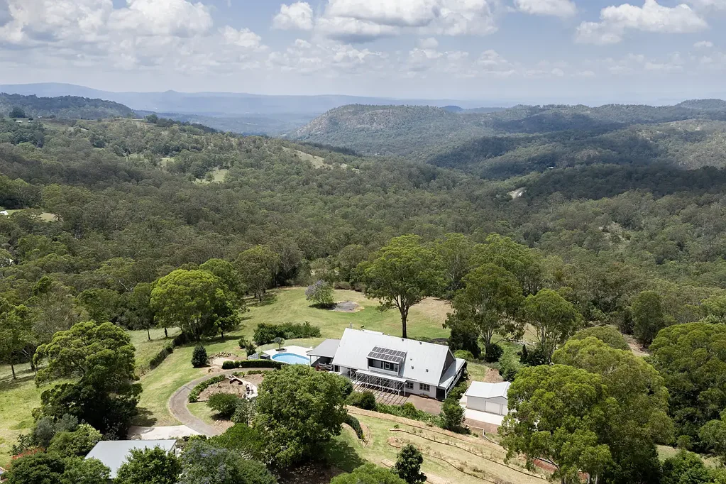 Highfields 5房  5 Acres with Breathtaking Outlooks + Private Location