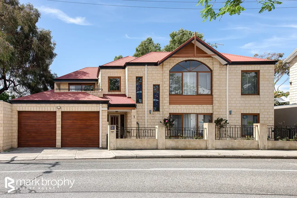 South Fremantle 3 Slaapkamer PERFECTLY PLACED !!  INSPECT BY APPOINTMENT !!