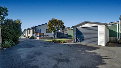 South New Brighton 2房  Your Coastal Potential Awaits!