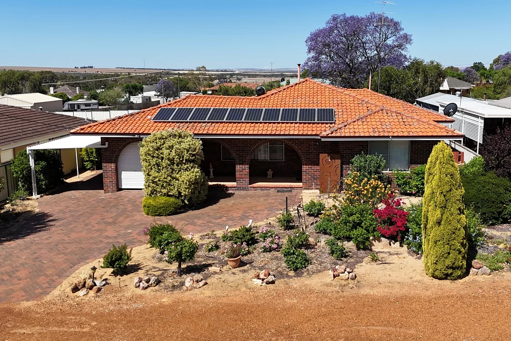 8 Reid Street, Quairading, WA 6383
