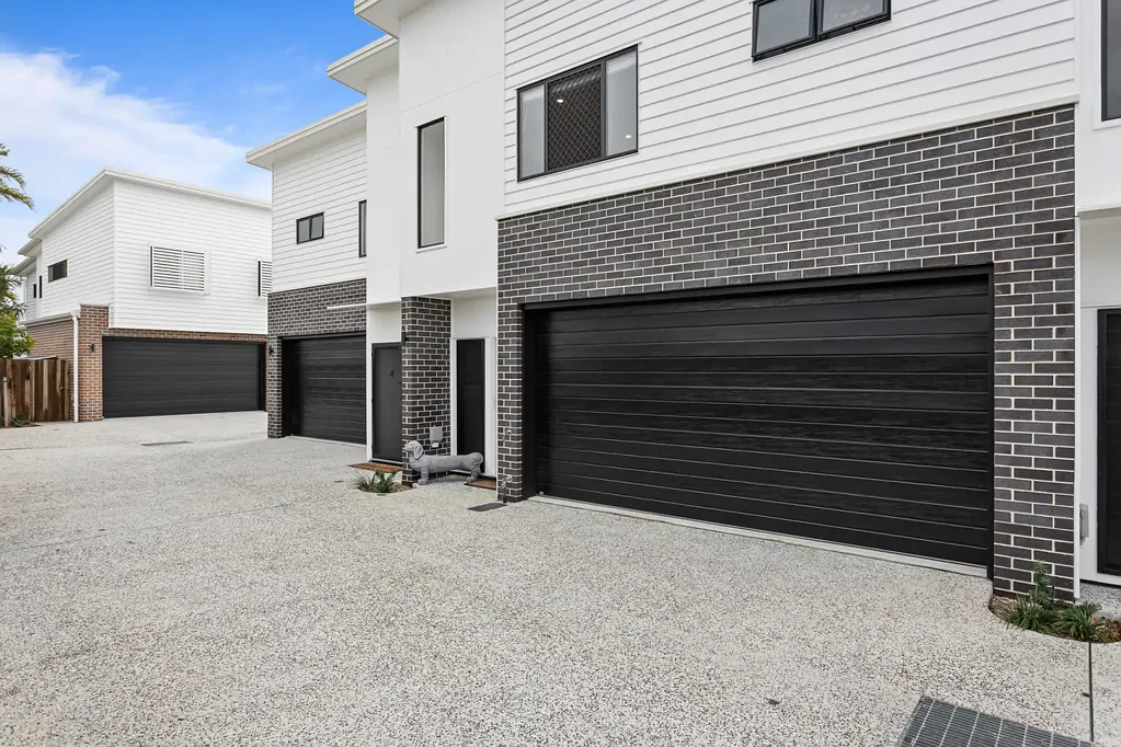 Morayfield 3 Slaapkamer Large Luxury Townhouse in prime location