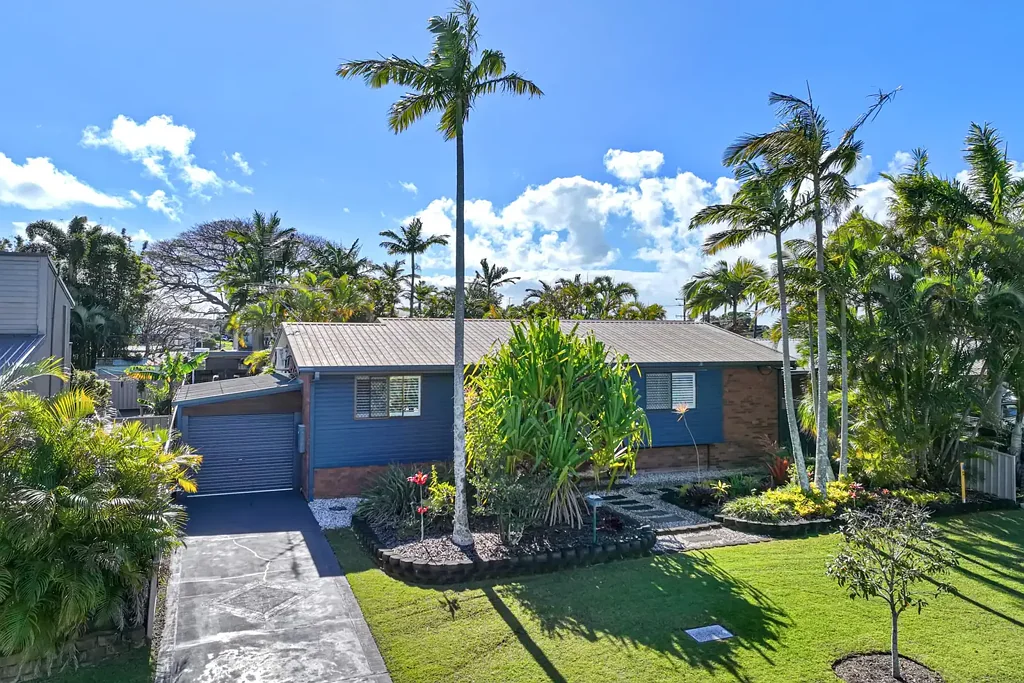 Maroochydore 4 Slaapkamer TROPICAL GARDENS, POOLSIDE LIVING & ENDLESS ENTERTAINING!