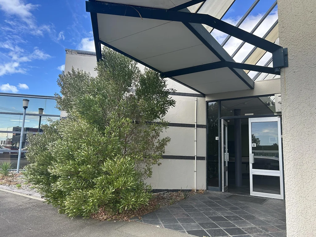 Hastings  Central Hastings office - 318m² available now