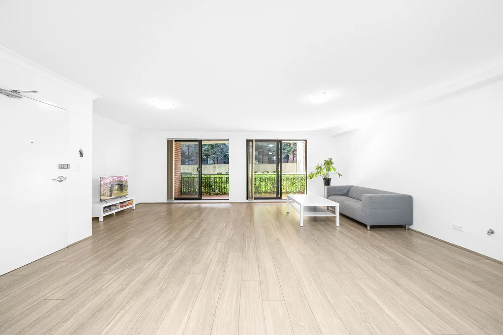 Homebush West 2Phòng ngủ Spacious Ground Floor Apartment with Oversized Living & Entertainer's Balcony