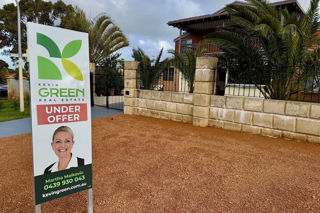 17 Silvertop Avenue, Halls Head, WA 6210