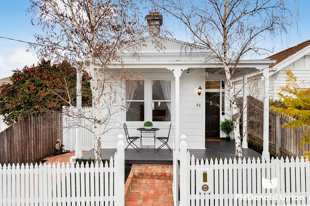 Essendon 3ਬੈੱਡਰੂਮ Timeless Victorian Beauty Meets Modern Elegance