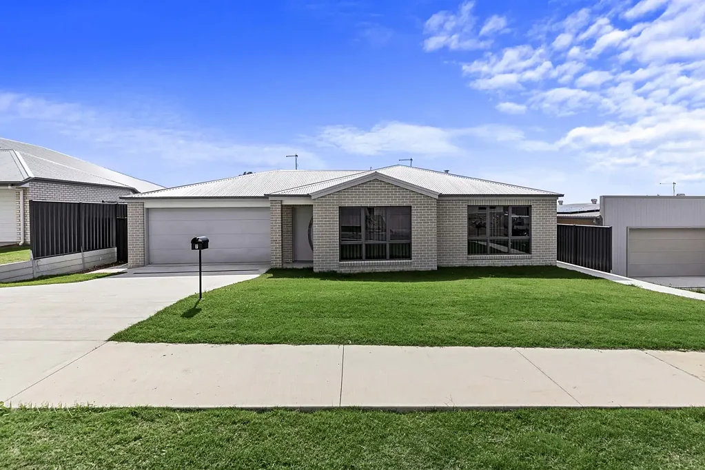Modern 4-Bedroom Home in Popular Nikenbah Location