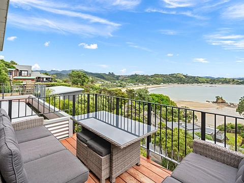Oakura Coast 2房  Needs to Sell -  Make an Offer!