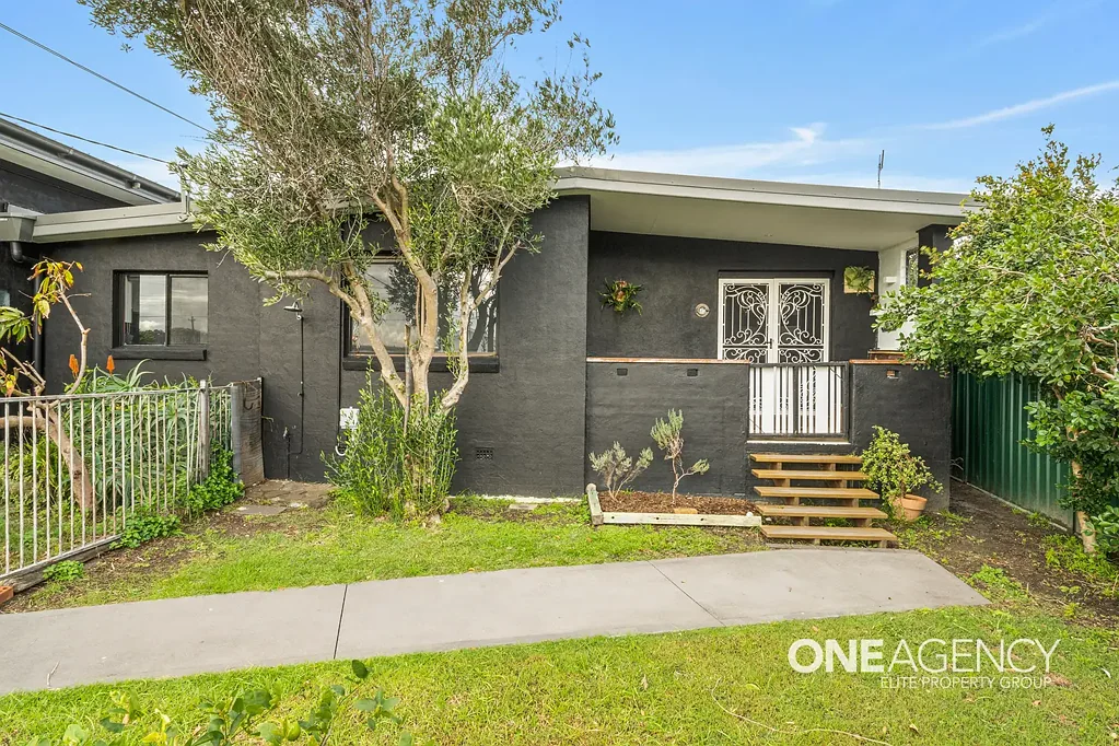 SPACIOUS FOUR-BEDROOM LIVING IN CENTRAL ULLADULLA LOCATION