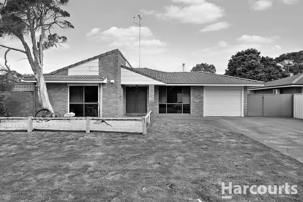 7 Silvertop Avenue, Halls Head, WA 6210