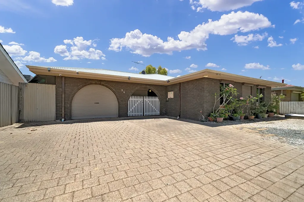Maddington 4 Bedroom BEST IN THE WEST ON GOSNELLS ROAD WEST!!