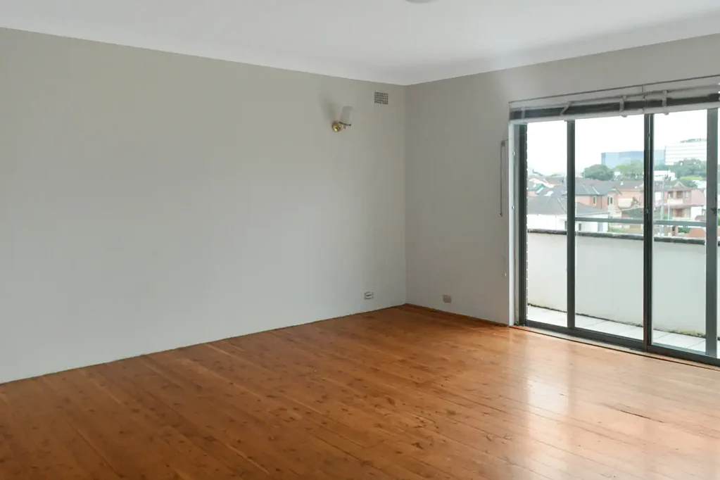 SPACIOUS TWO BEDROOM APARTMENT