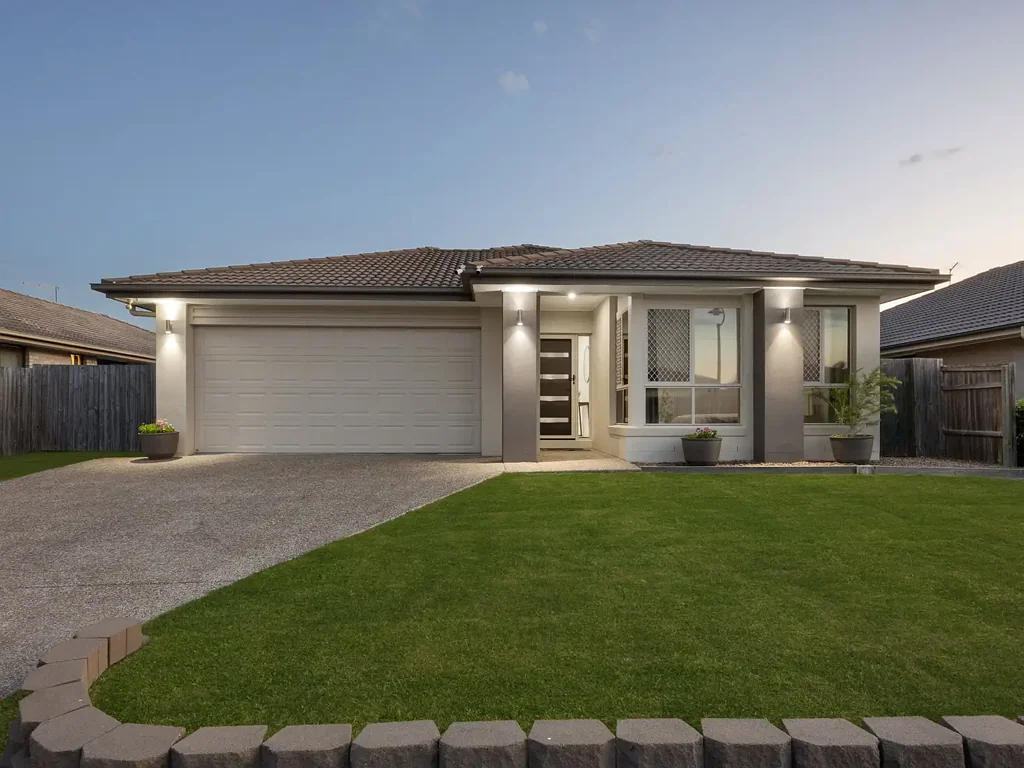 8 Earlwood Court, Raceview, QLD 4305