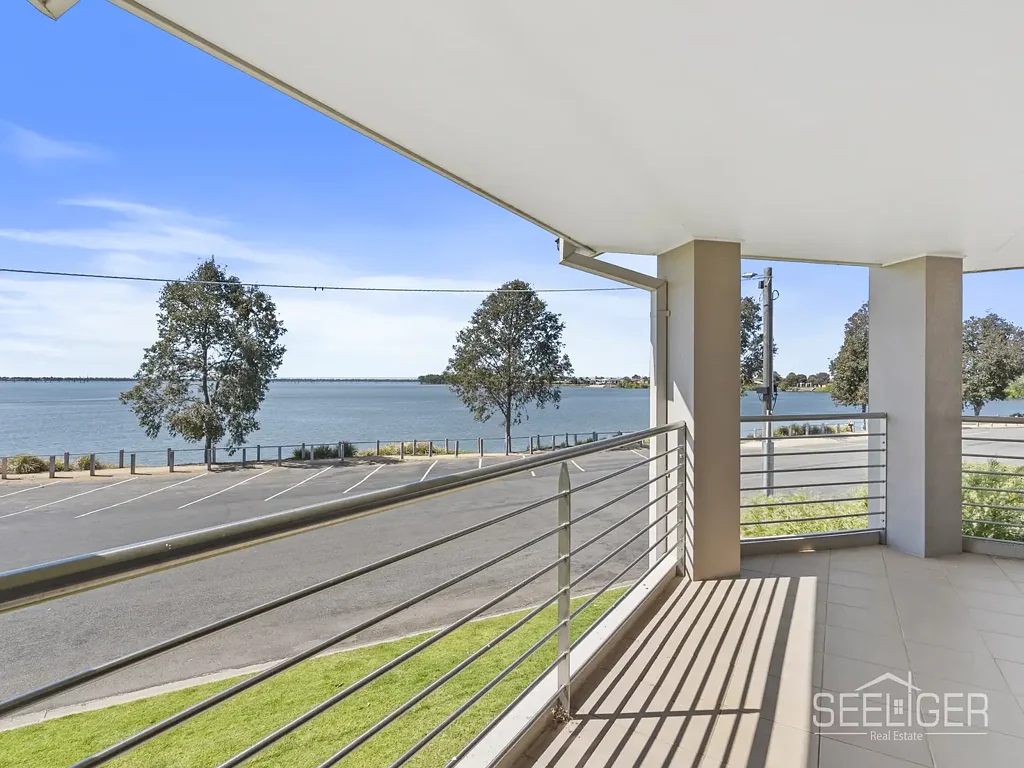 Stunning Waterfront Sophistication — Embrace the Lake Life