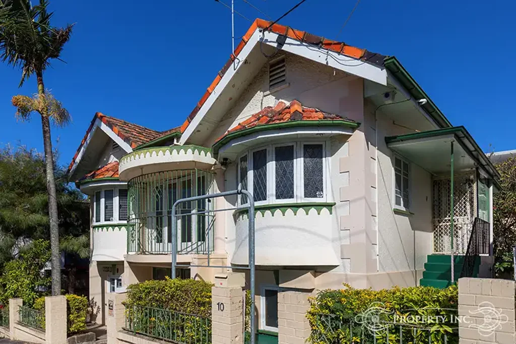 ELECTRCITY INCLUDED - 1 BEDROOM UNIT IN HEART OF WEST END