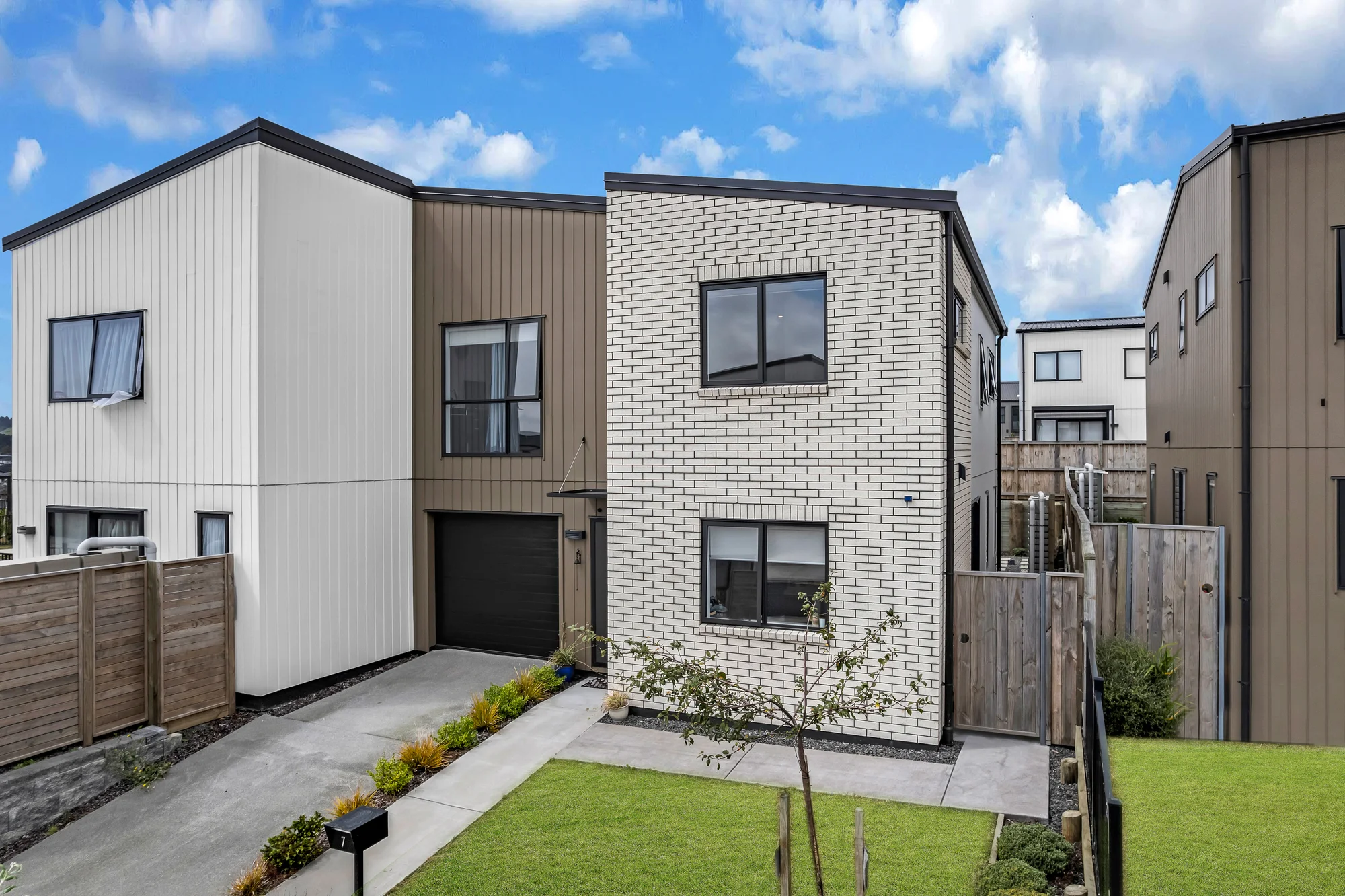 Flat Bush 4ห้องนอน Home Sweet Home with BONUS Income