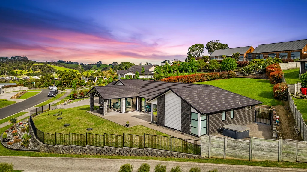 Waimauku 4房  Vendors Meet the Market! Exceptional Views & VALUE