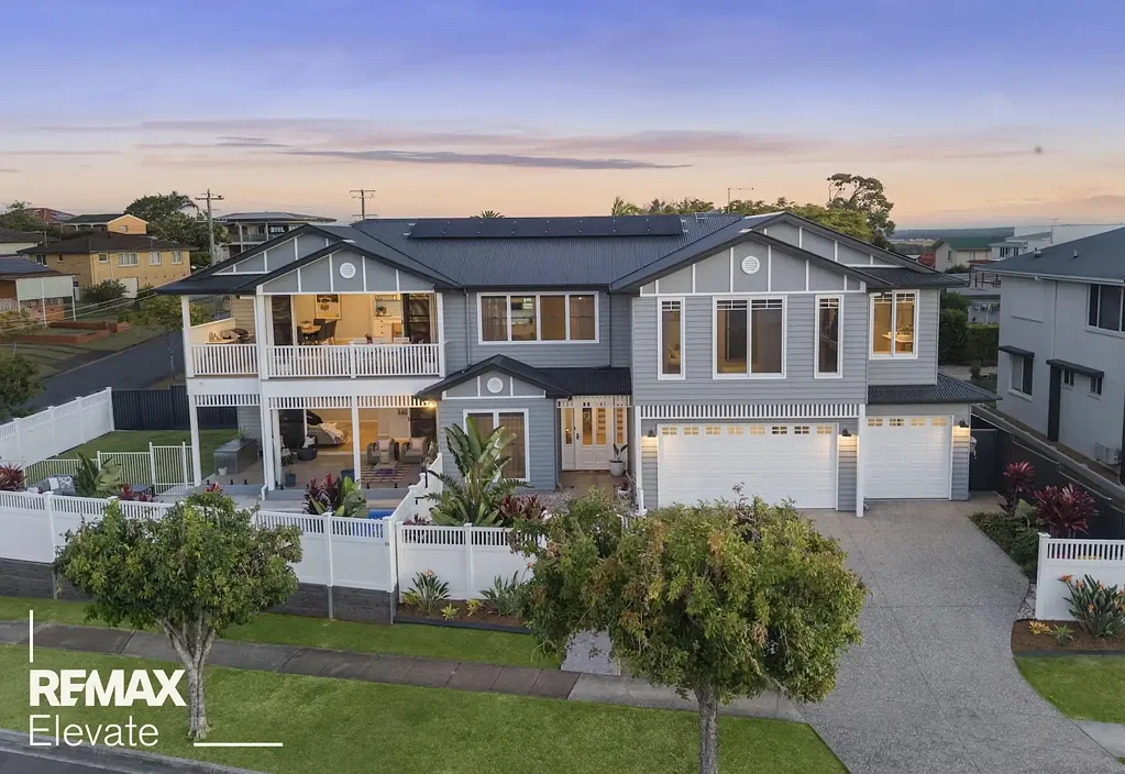 Moorooka 5Kwarto IMPECCABLY ELEGANT HAMPTONS-INSPIRED RESIDENCE WITH STUNNING CITY VISTA