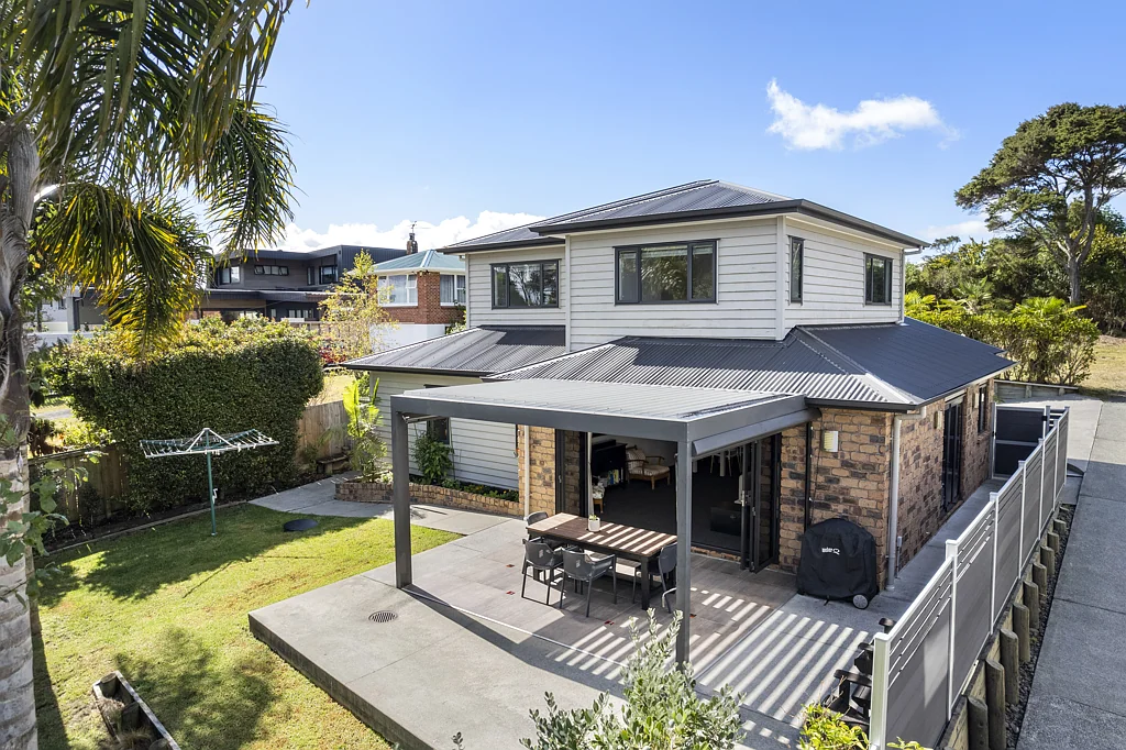 168 Cliff View Drive, Green Bay, Waitakere City, Auckland