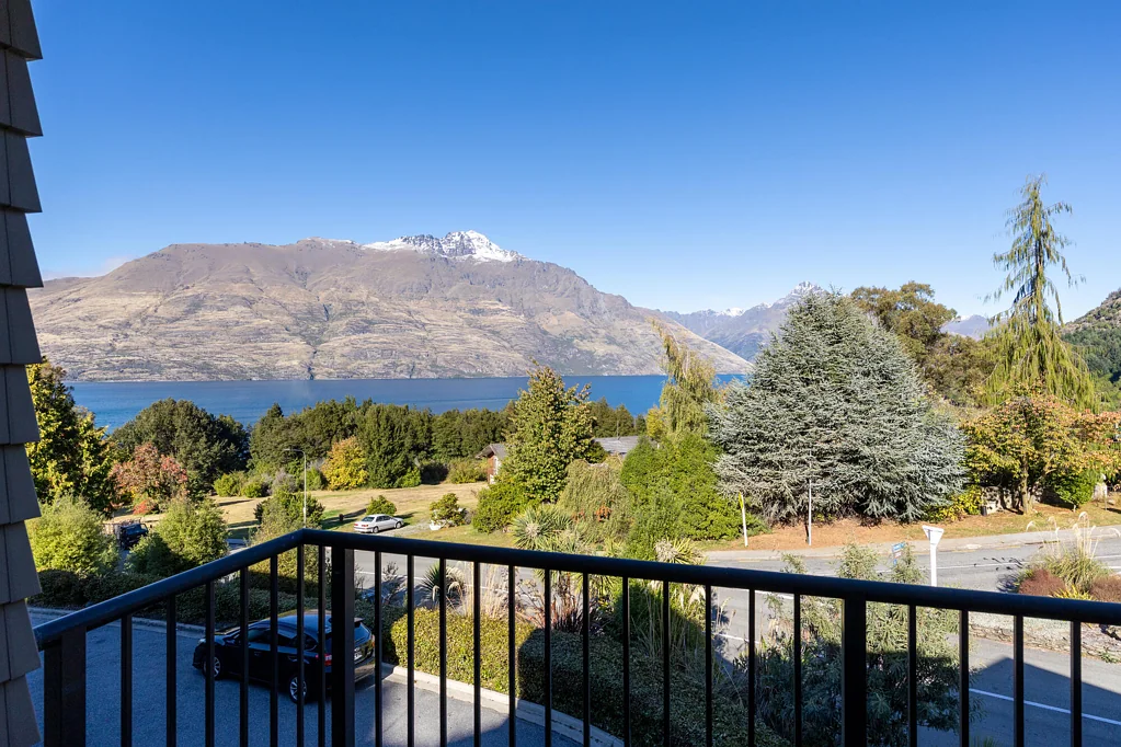 Sunshine Bay 3部屋 Elevated Living with Lake Views