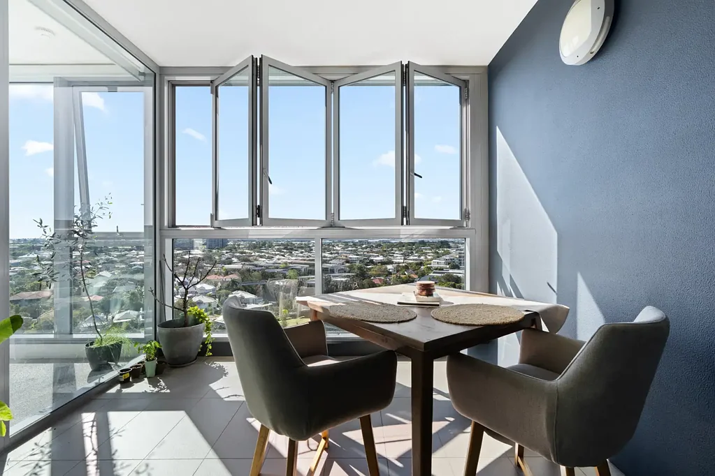 Hamilton 1 Bedroom High Yielding And Low Maintenance Apartment In The Heart Of Portside