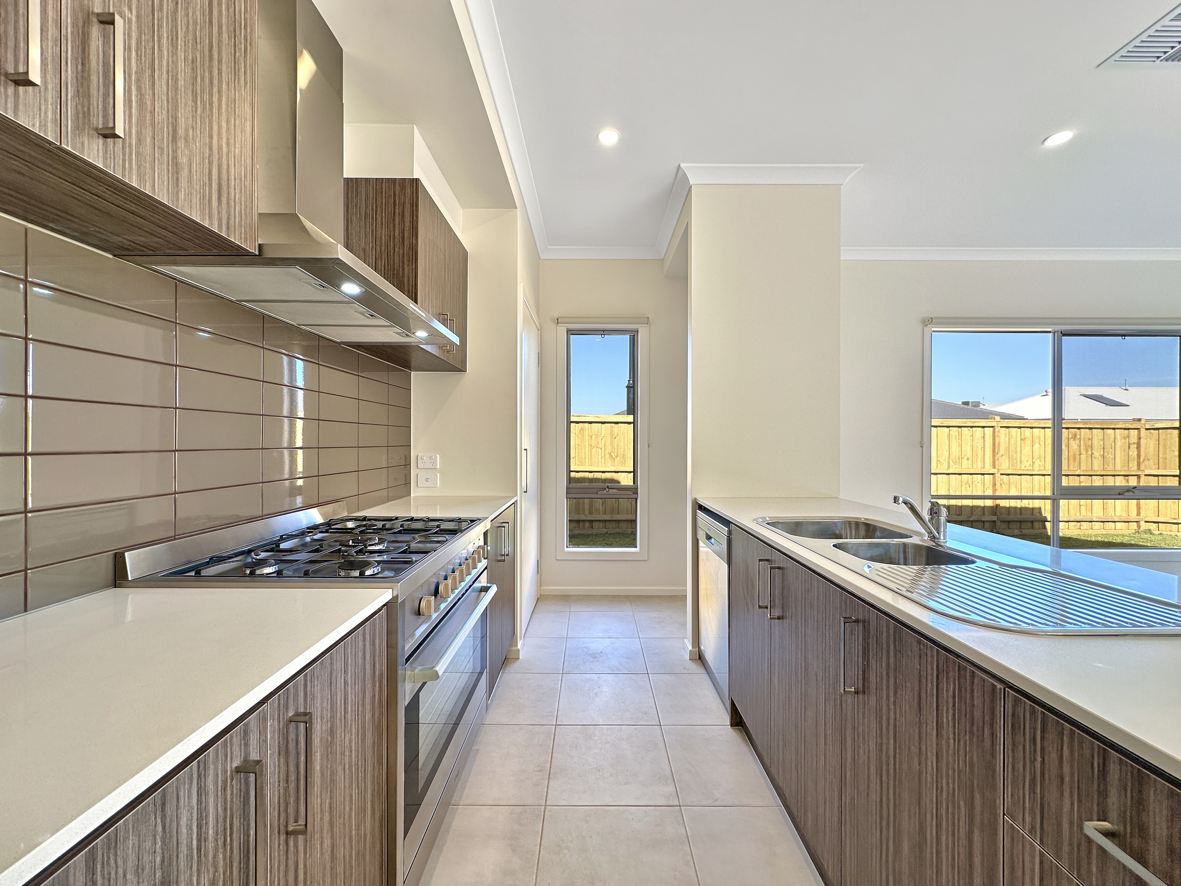 1 LAMPLOUGH WALK, EYNESBURY VIC 3338, 0 habitaciones, 0 baños, House