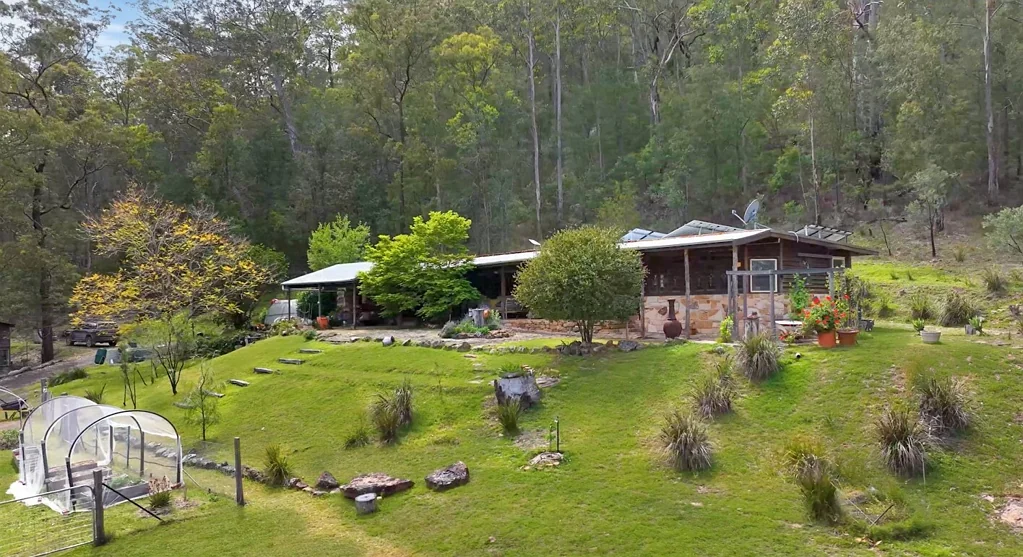 Laguna 'One-of-a-Kind' - Sustainable Stone & Timber House on 42 Private Acres