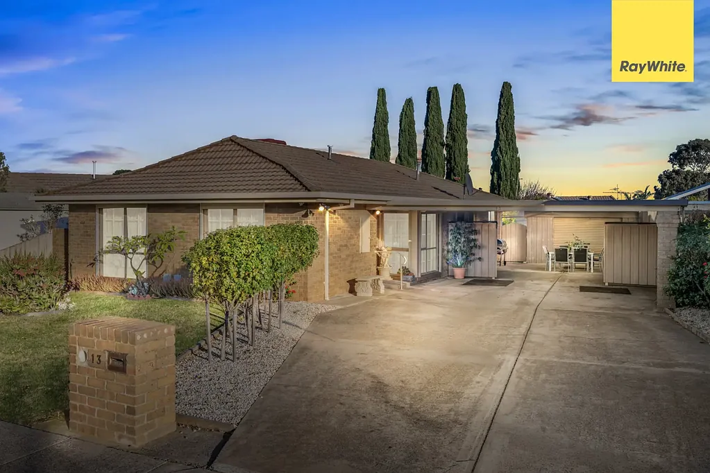 Kurunjang 3ห้องนอน Exceptional Family Living with Huge Pergola & Rear Shed Access