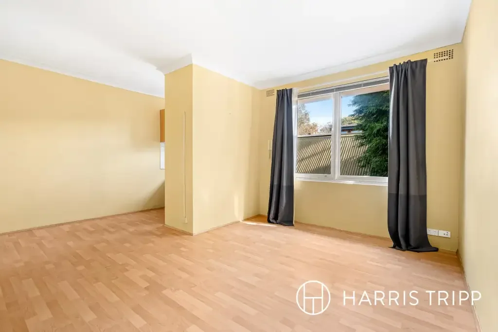 Sun-drenched Home In A Central, Convenient Position