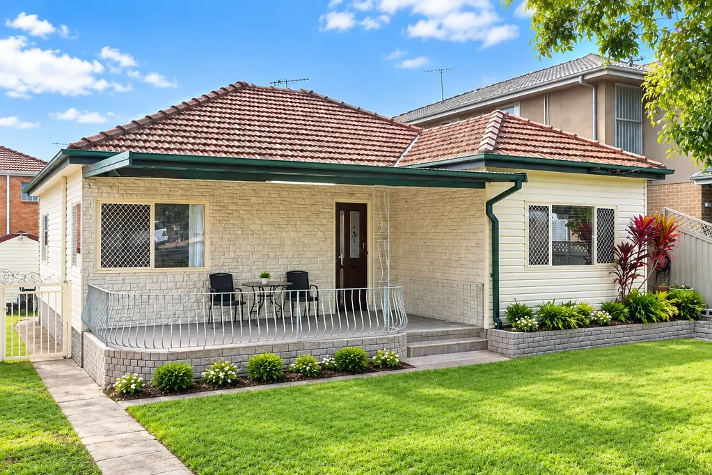 Yagoona 3Zimmer Renovated Family Home In Prime Yagoona Location