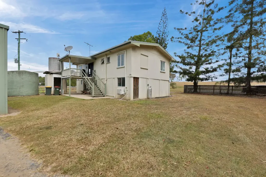 Hampden  Entry-Level Acreage with Sheds — 20 mins to Mackay