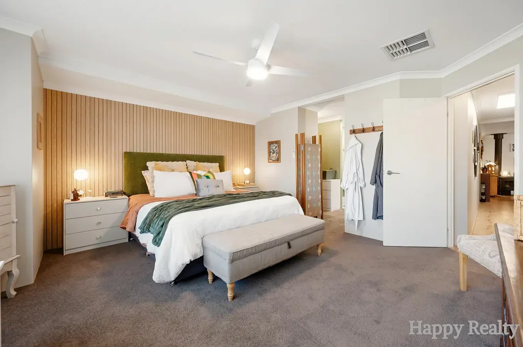 Canning Vale 4房  Beautifully Upgraded Family Home Filled with Natural Light & Thoughtful Living Spaces