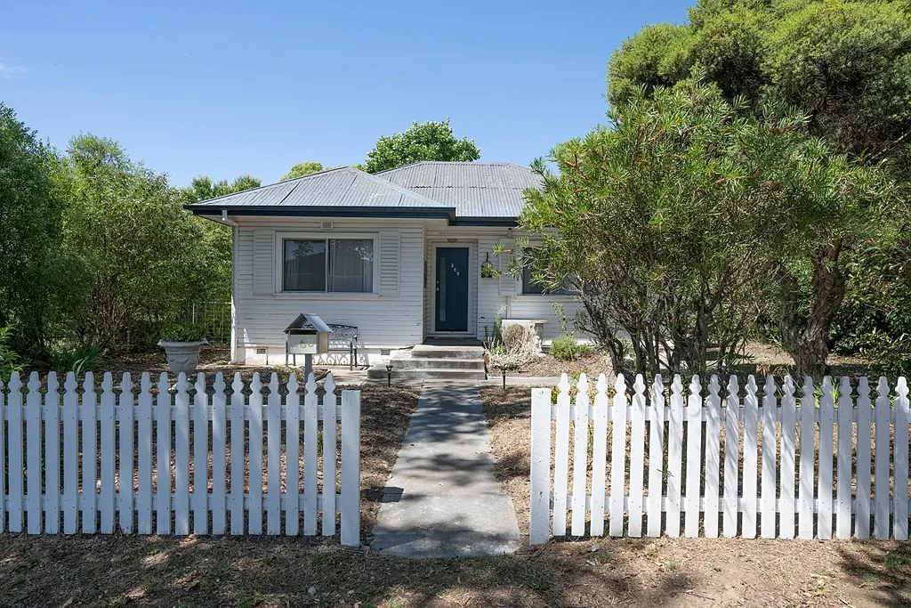Quaint and Charming Home FURNISHED