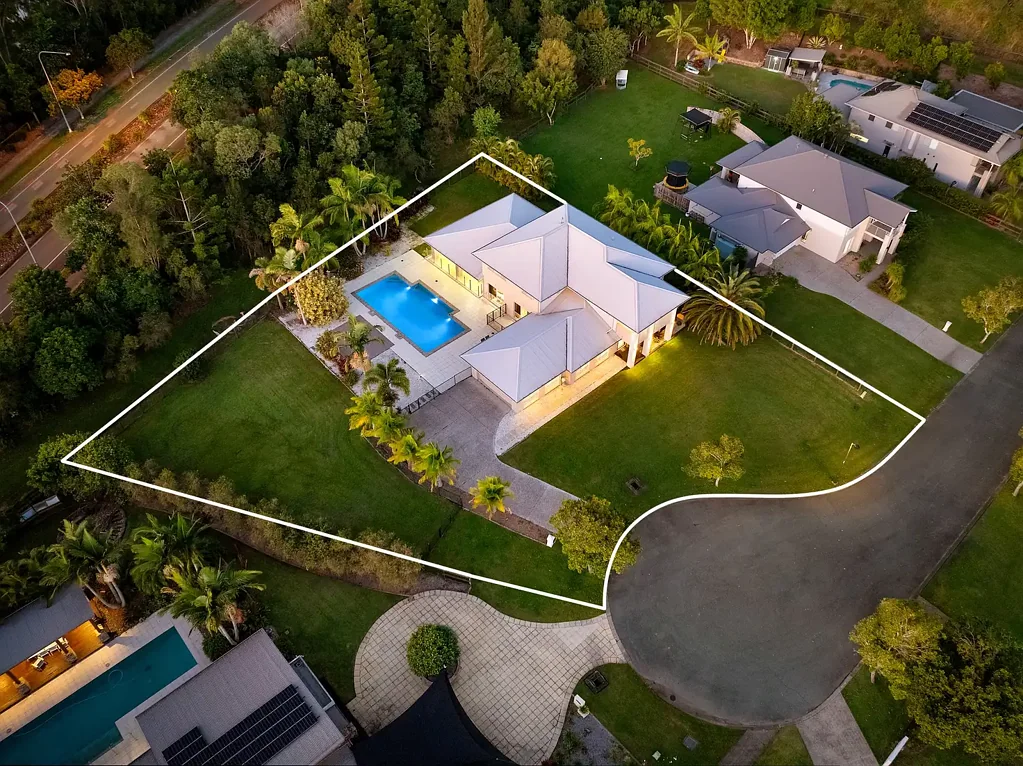 Maudsland 5ห้องนอน Spacious Family Retreat on Flat 2,005m² Block