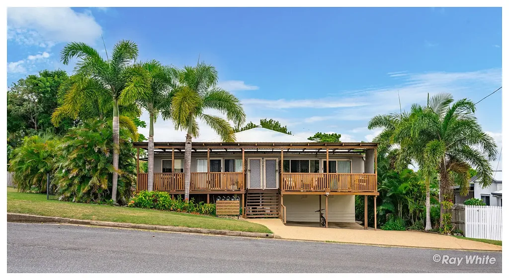 Yeppoon 6침실 Prime Investment Opportunity: 5-Unit Complex at 56 John St, Yeppoon