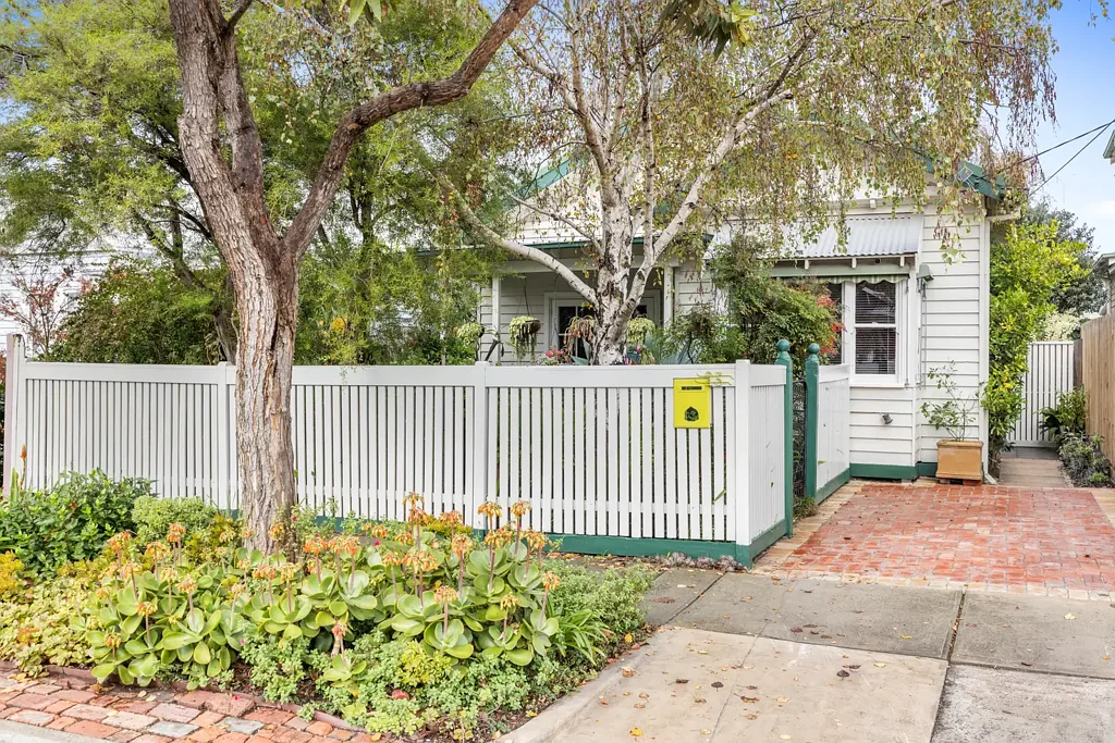 Newport 2部屋 Charming Californian Bungalow with Garden Appeal