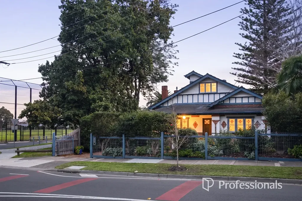 Glen Huntly 4Kwarto Parkside Californian Bungalow with Connected Studio
